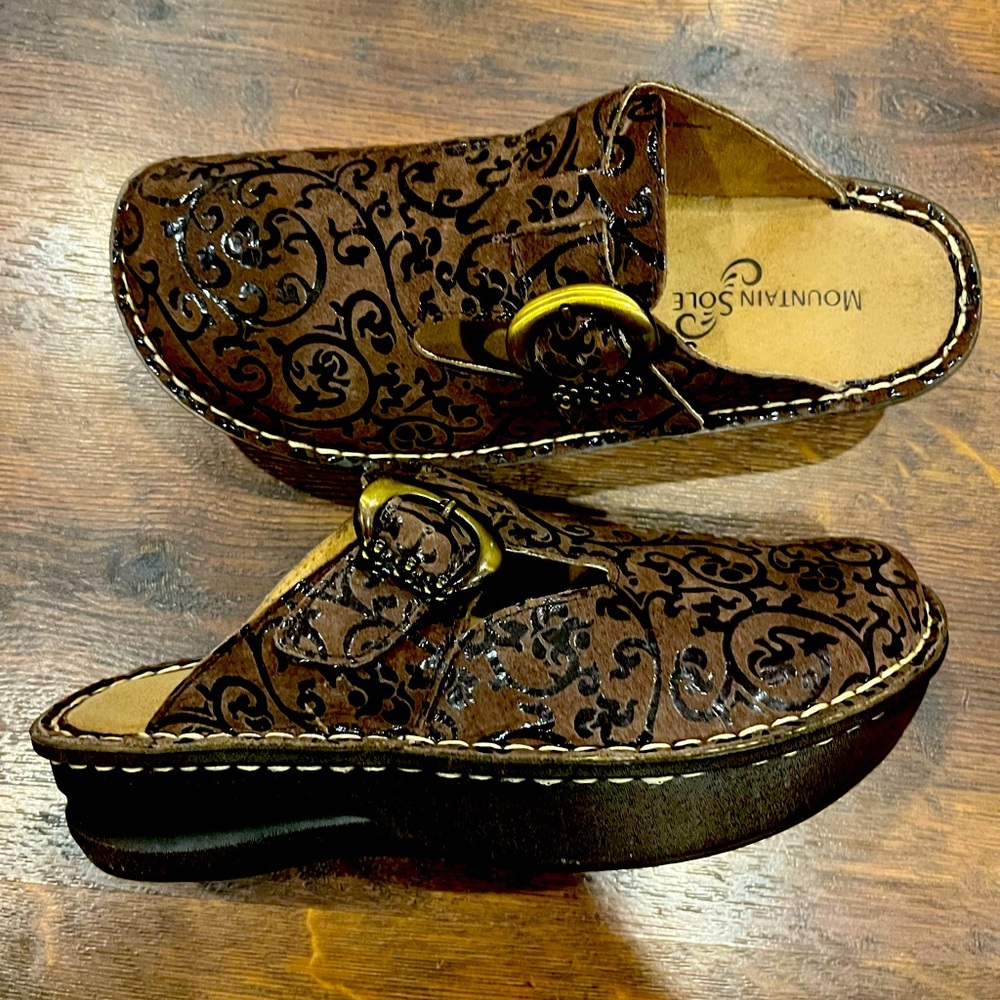 Mountain Sole Song Brown Clogs Slip Ons - Size 8 medium